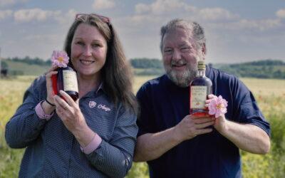 Himbeere trifft Rose – Rosenhof Holzhausen und Likörmanufaktur „GehRatz“ entwickeln leckeren Likör