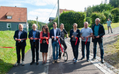 Landrätin eröffnet Teil der Waldrandroute im Ilm-Kreis