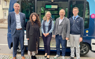 Automatisierte Kleinbusse im Linienbetrieb: Positive Zwischenbilanz nach vier Monaten Praxisbetrieb