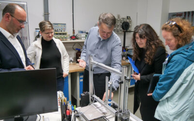 Innovation und Nachwuchsförderung im Fokus: Besuch der Landrätin bei der IL Metronic Sensortechnik GmbH in Unterpörlitz
